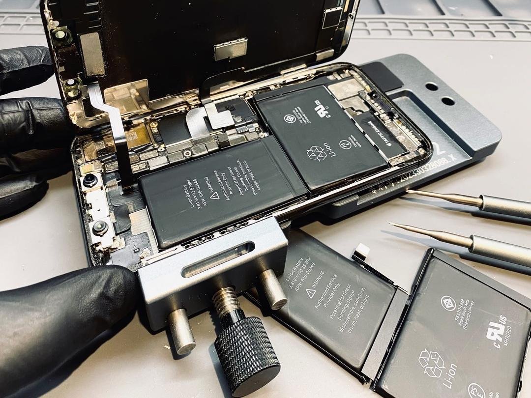 naprawa-telefonu-otworzony-iphone